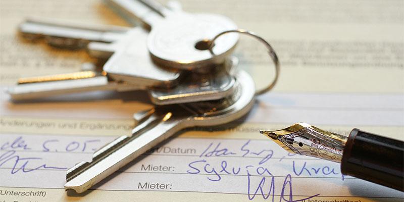 Choosing the Right Loan Officer When Buying a Home a set of keys
